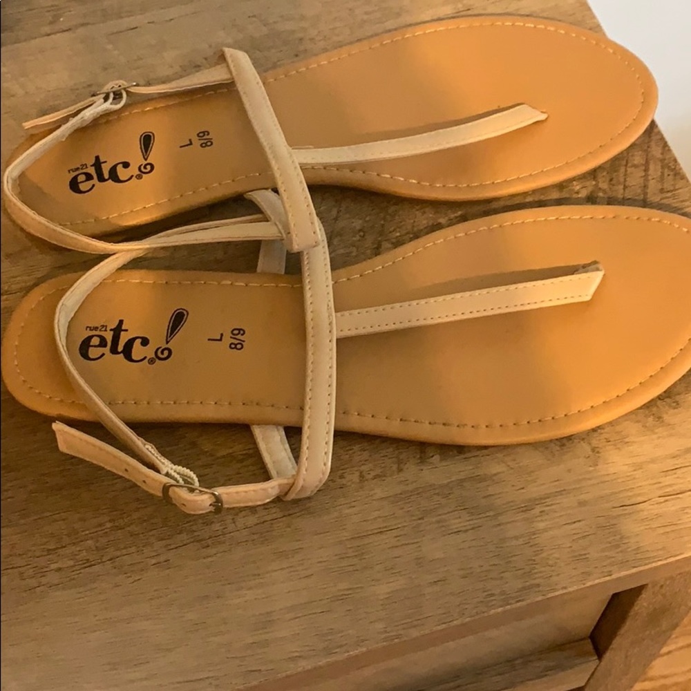 Tan thong sandals